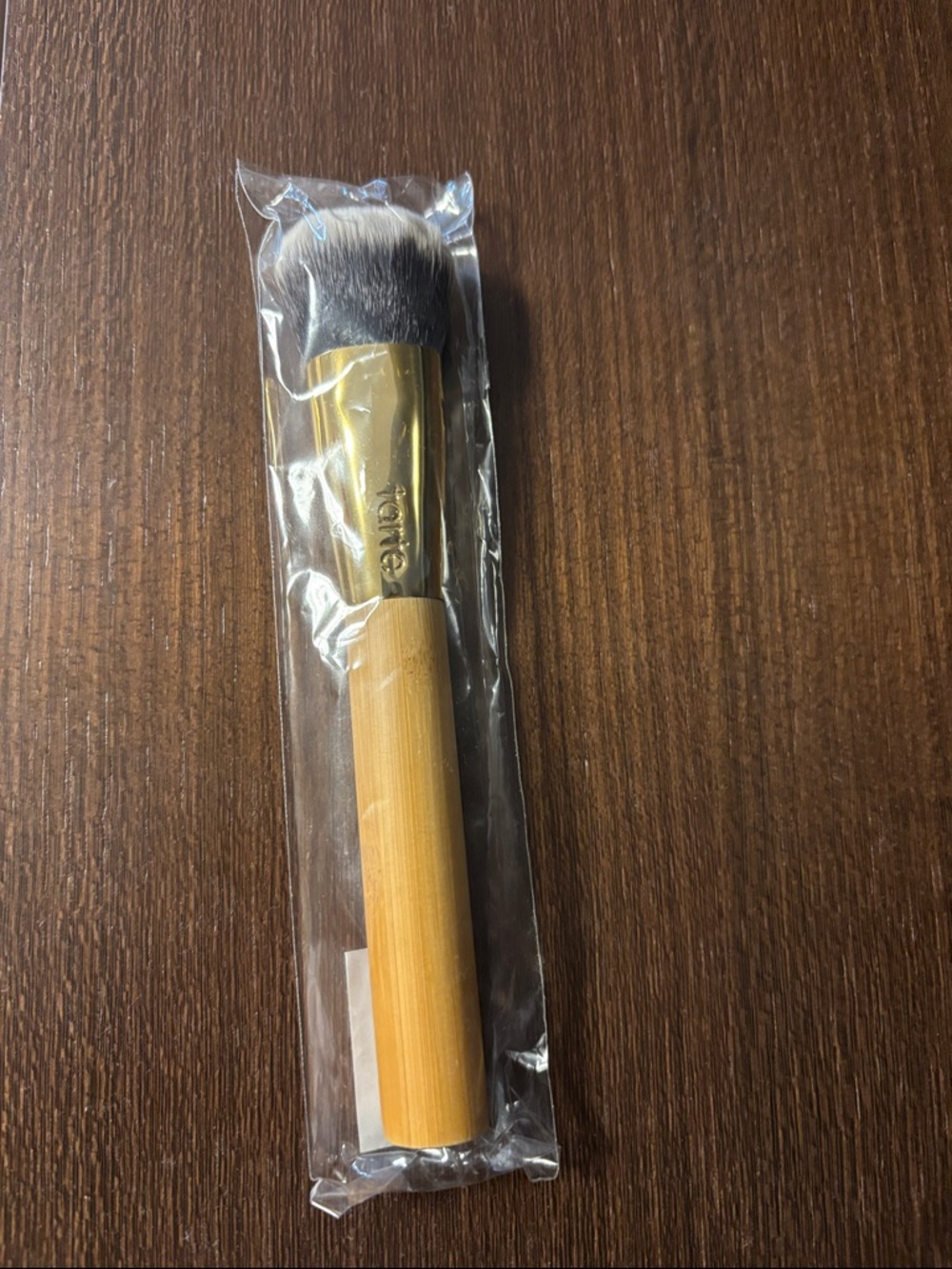 tarte makeup face brush in blonde wood and gold